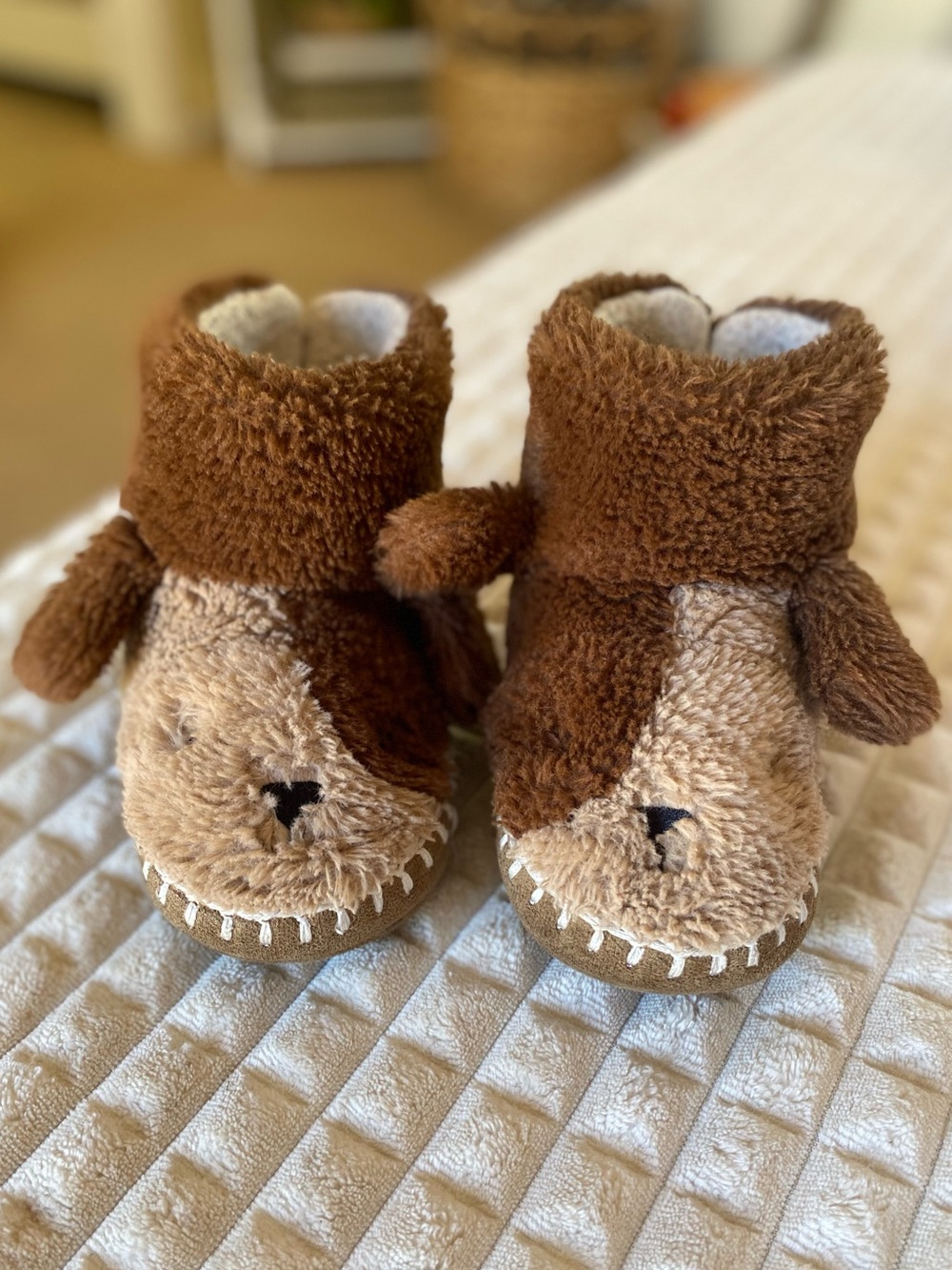 Hanna Andersson Brown Plush Puppy Bootie Slippers